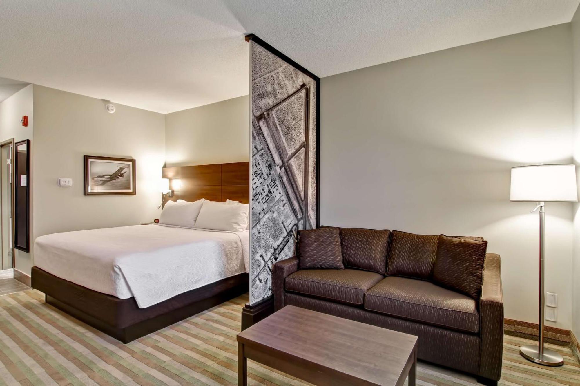 Hotel Western Airport & 3*